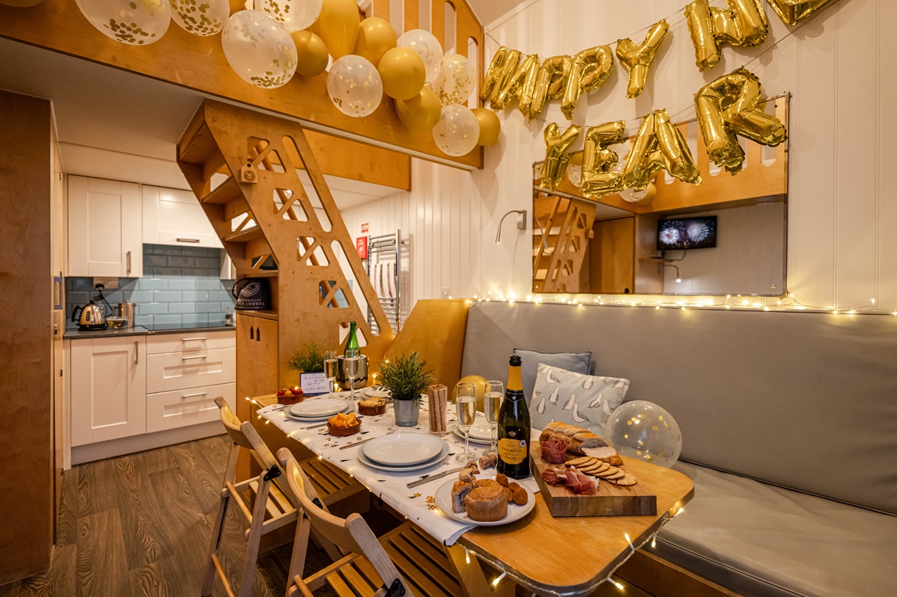 Another view of the interior of a beach lodge decorated for New Year.